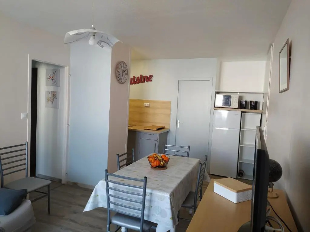 Appartement restauré à 50 m de la plage