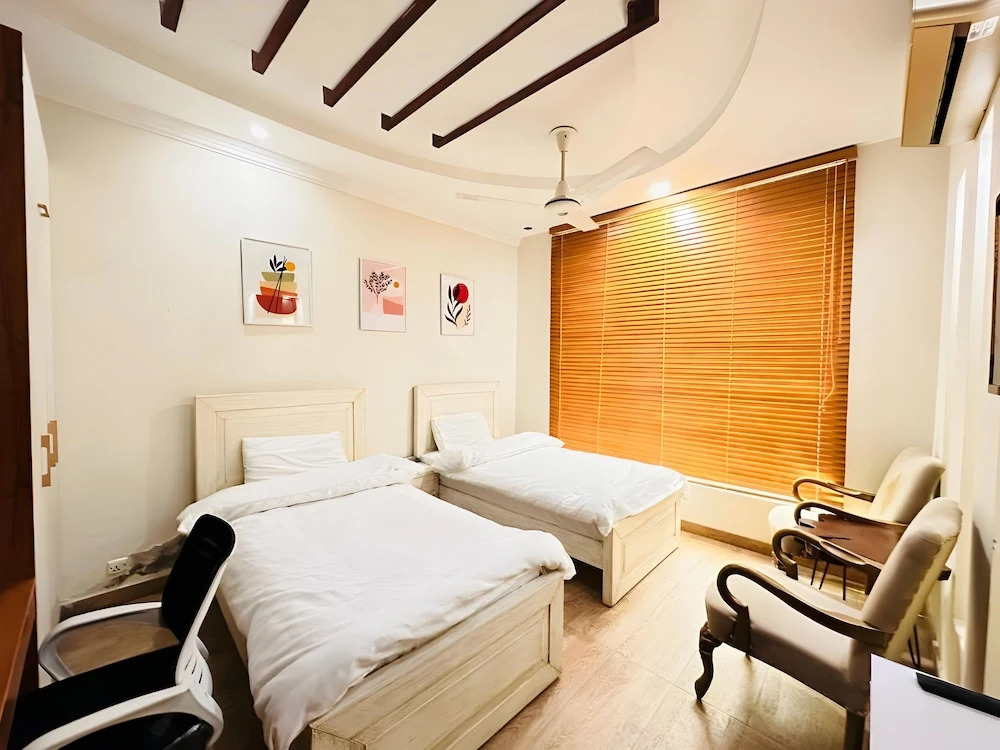 Holidazzle Lodge Islamabad