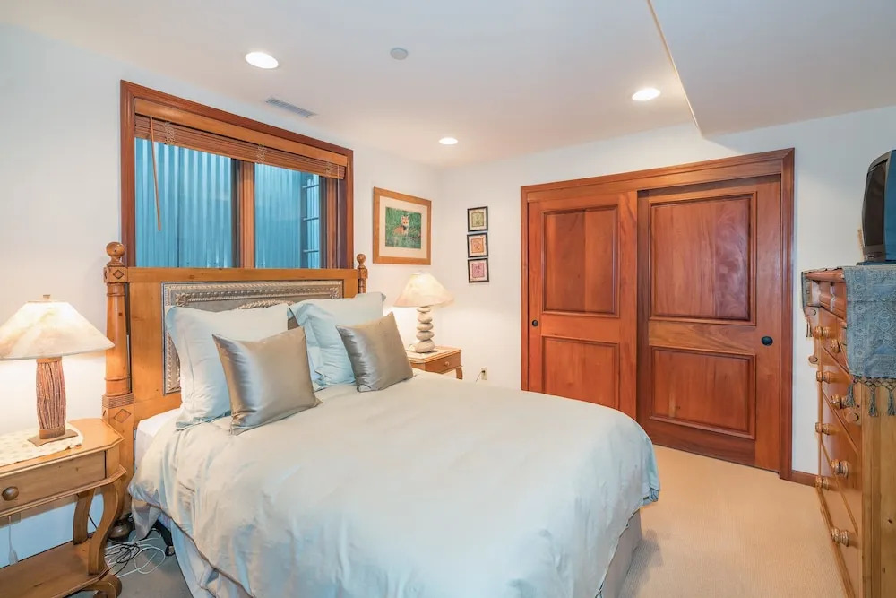Pacific Street 3 Bedroom Condo By Accommodations in Telluride