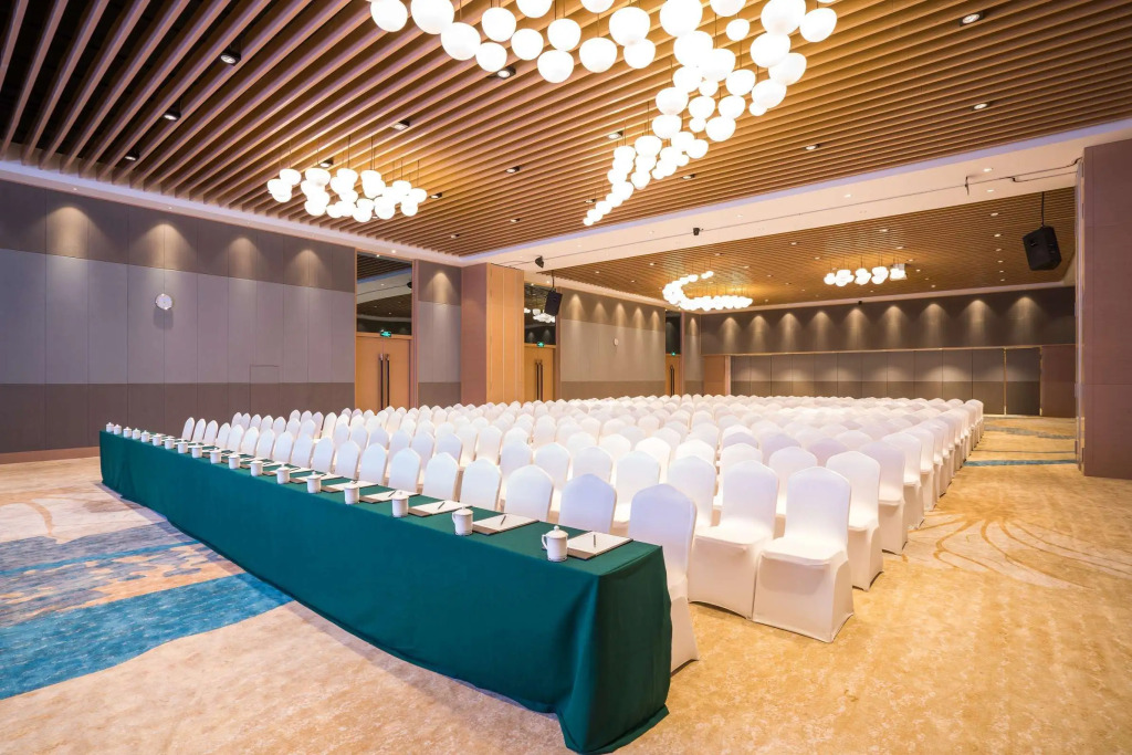 Jingtang Ramada Encore Hotel