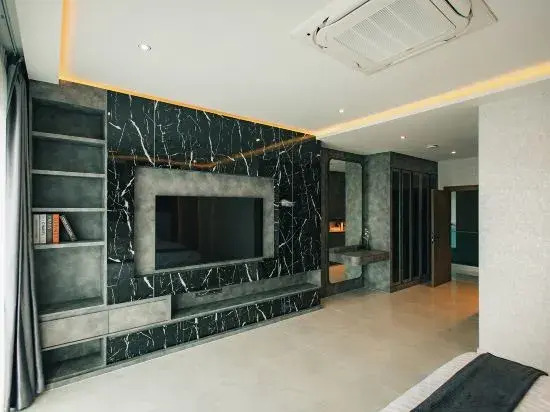 Astro Luxury: 4-6 beds Ultra Luxury Pool Villa with Daily Cleaning