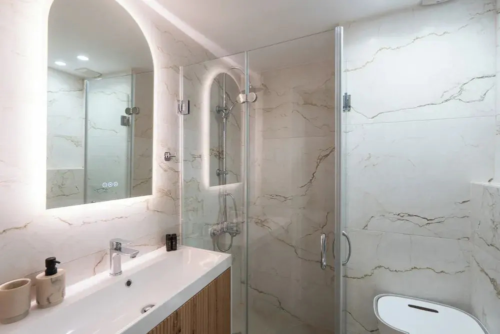 Luxury Comfort in Pagrati - 5 min to Varnava Square