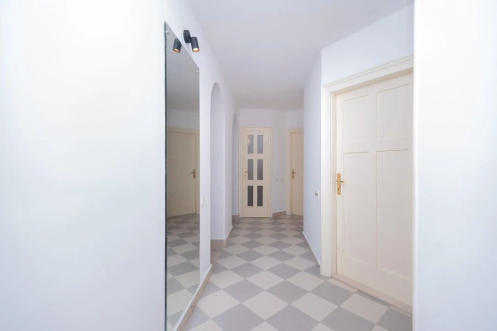 Palm garden apartment in center with big terrace