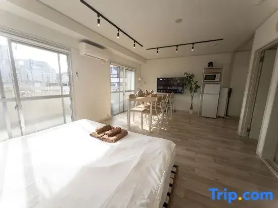 Shinjuku | Maximum 4ppl | Queen×2 | 3-minute walk from the station | 42sqm private | 702