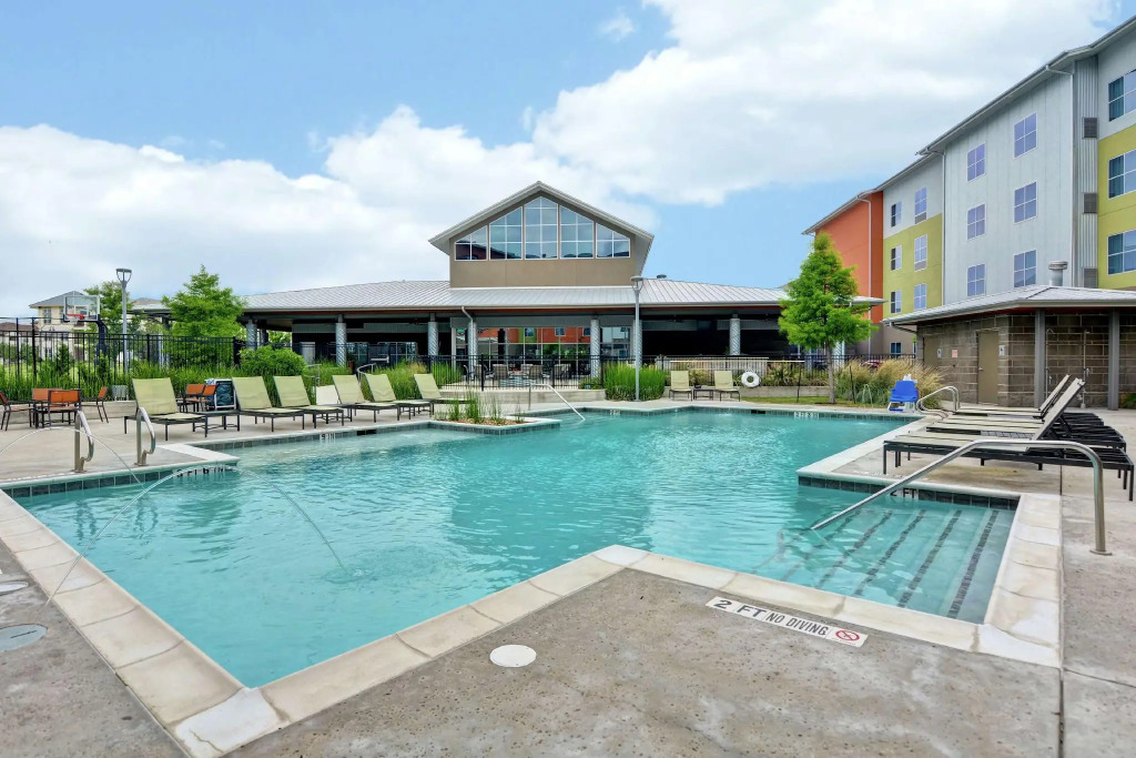 Homewood Suites By Hilton Techridge Parmer At I 35