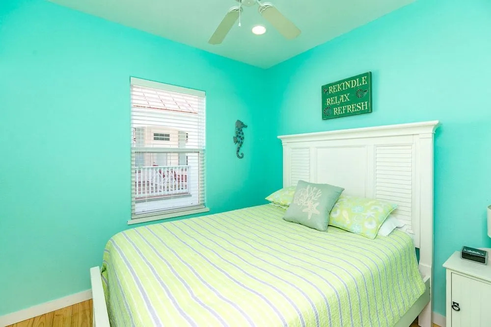 Port A Paradise 66 by RedAwning