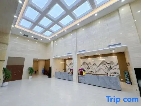 Luyue-Qiyun International Hotel (Pu Songling Former Residence Lutai Sports Plaza)