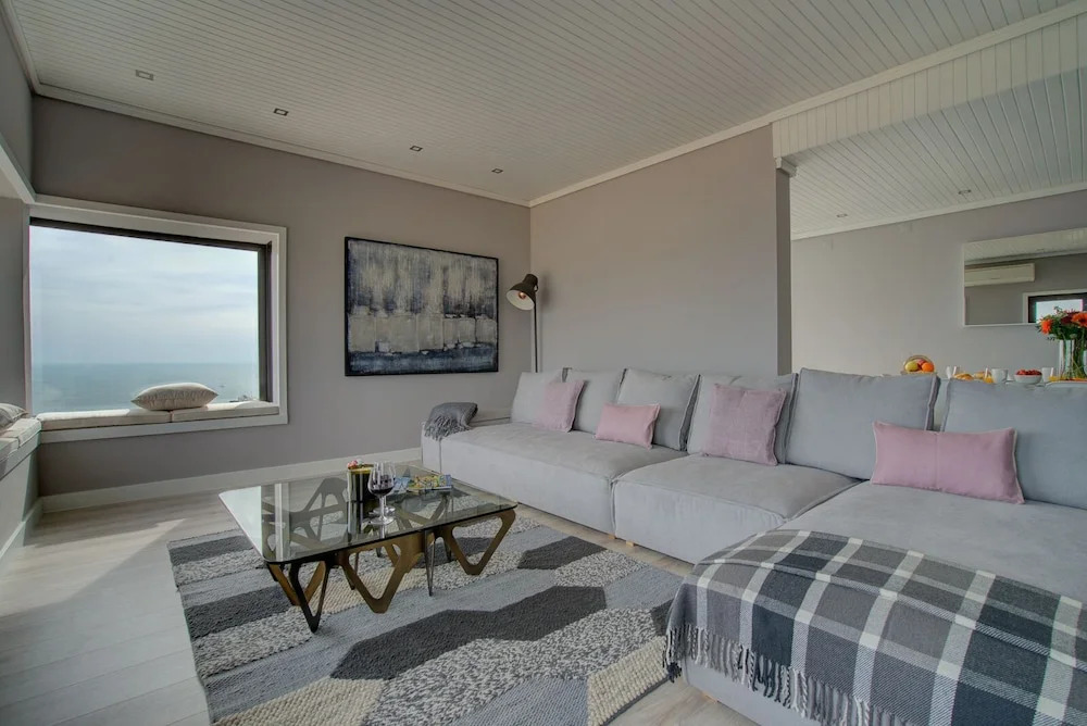 Ocean Blue Apartment