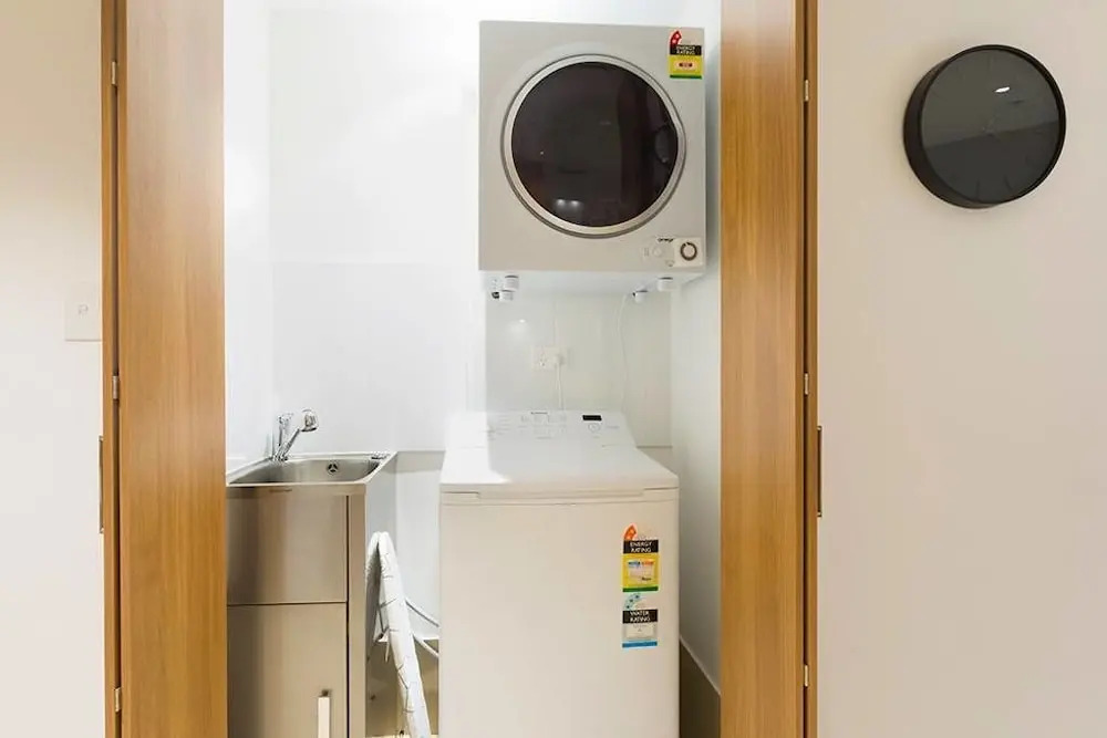 Brand New Heart Of City Executive Apartment