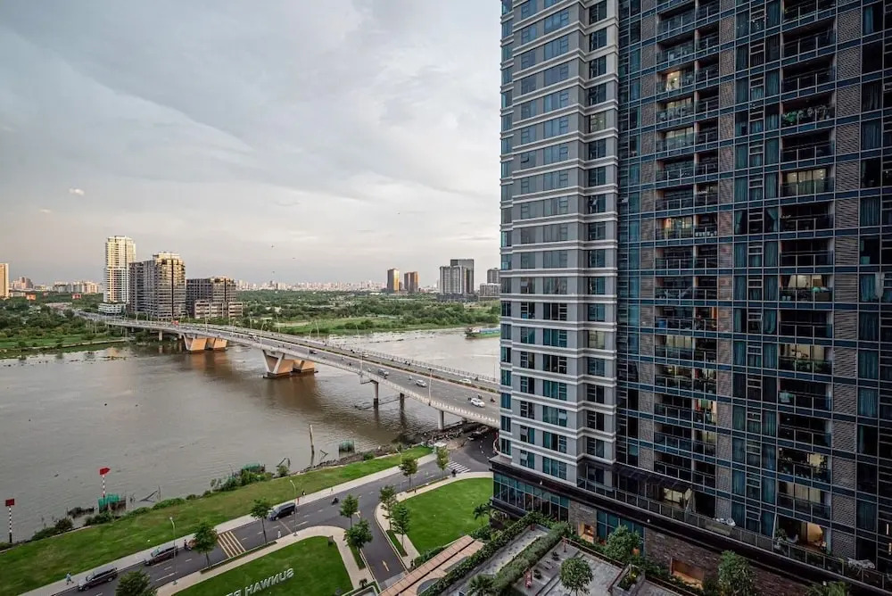 Luxury Sunwah Apartment near Landmark 81 - City View