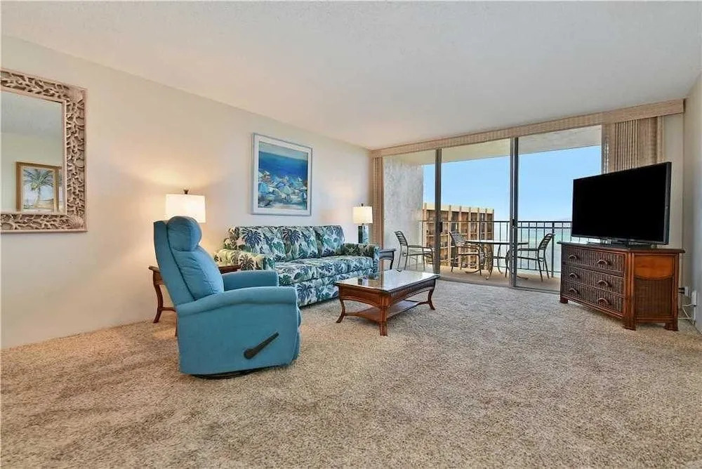 Royal Kahana 1112 by RedAwning