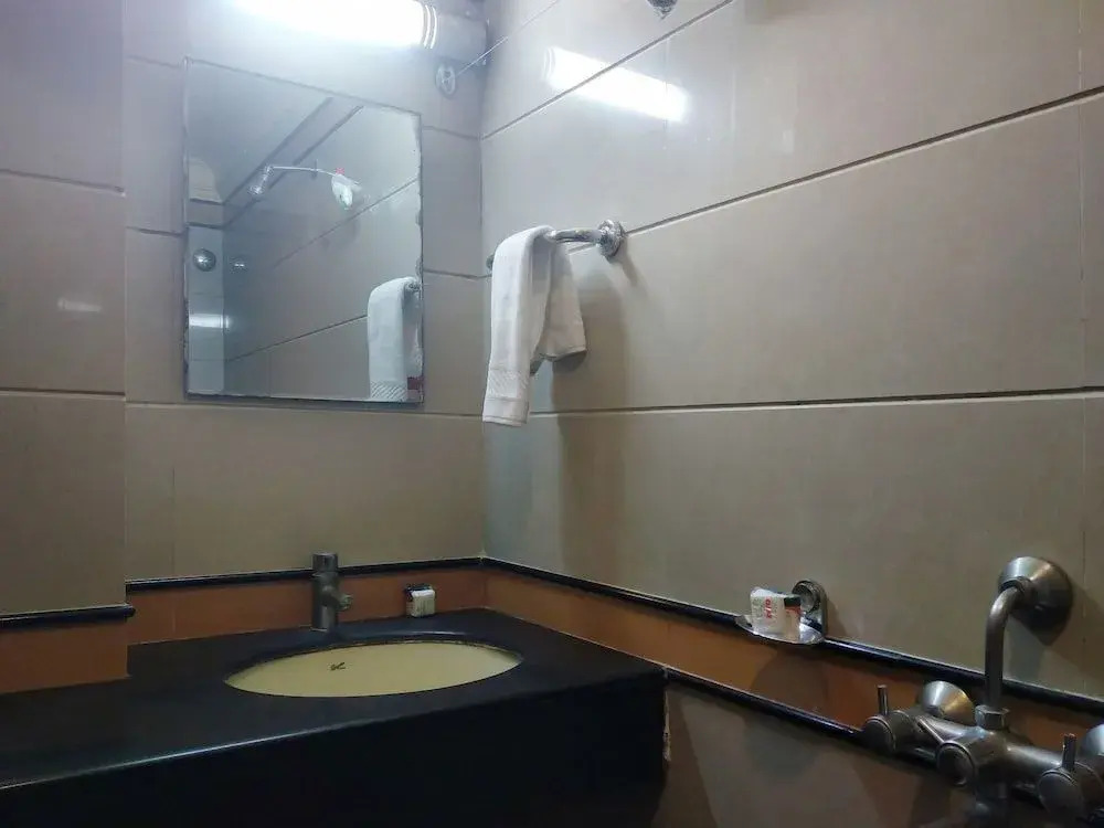 Oyo 333 Hotel Crystal Homes