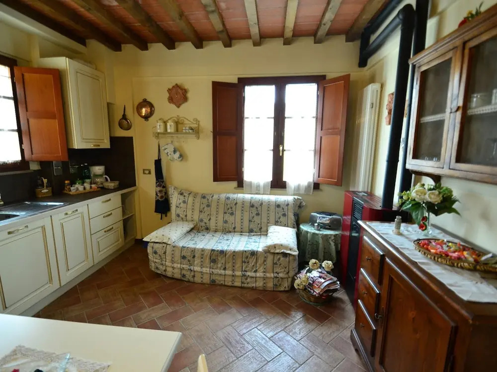 Delightful Holiday Home With Garden, Pool, Heating, Parking