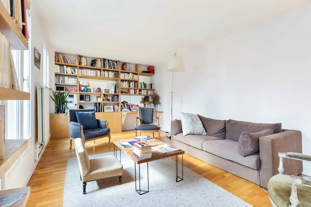 Warm and Homely Duplex Near Montmartre, Fits 5