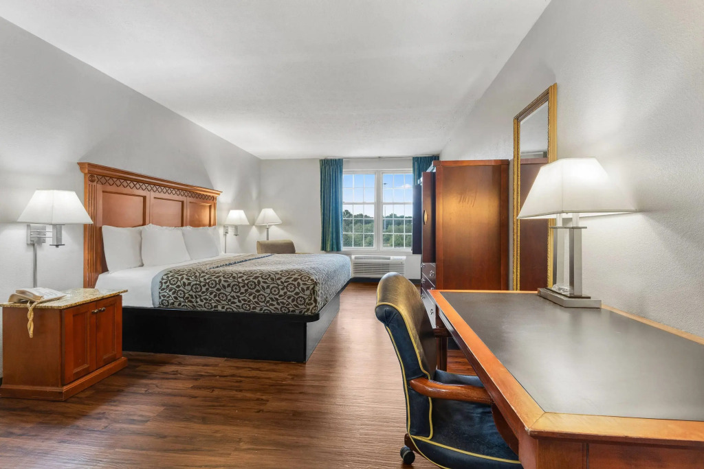 Days Inn by Wyndham Madisonville