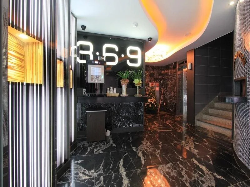 Hotel 369