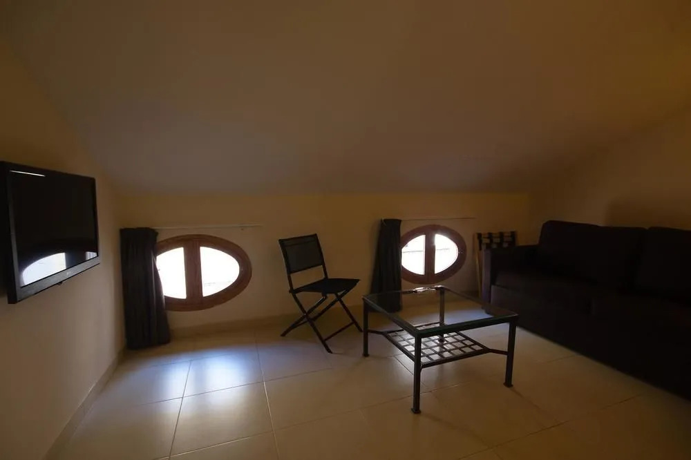Suites Boutique Jardines del Montornés