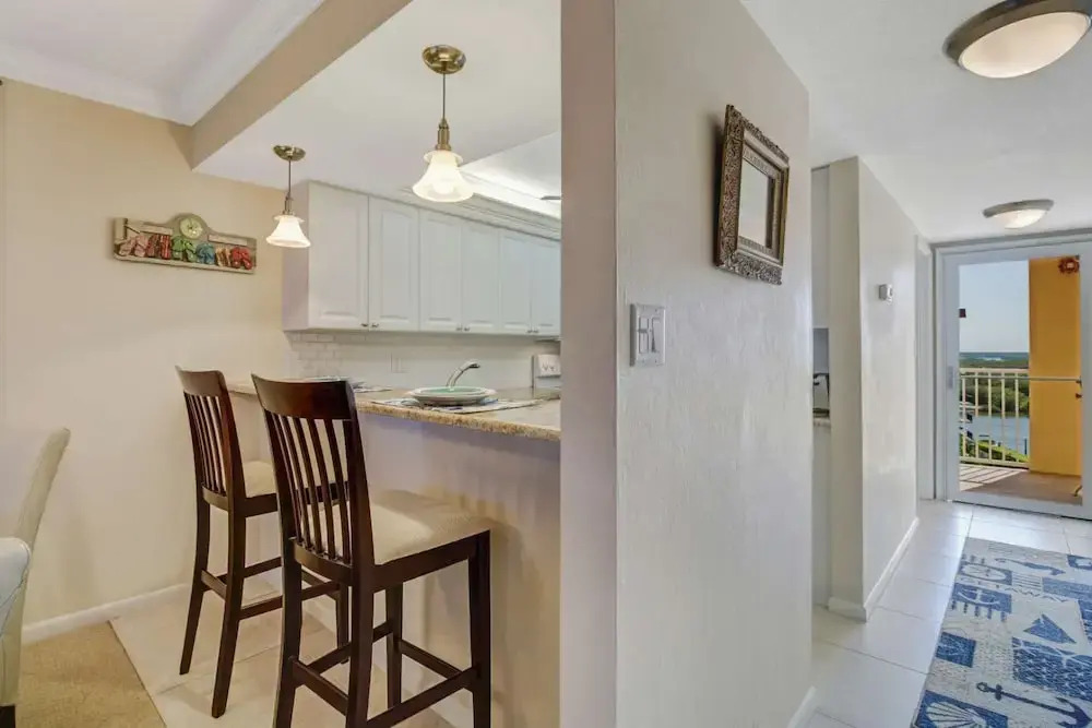 25870 Hickory Blvd #704