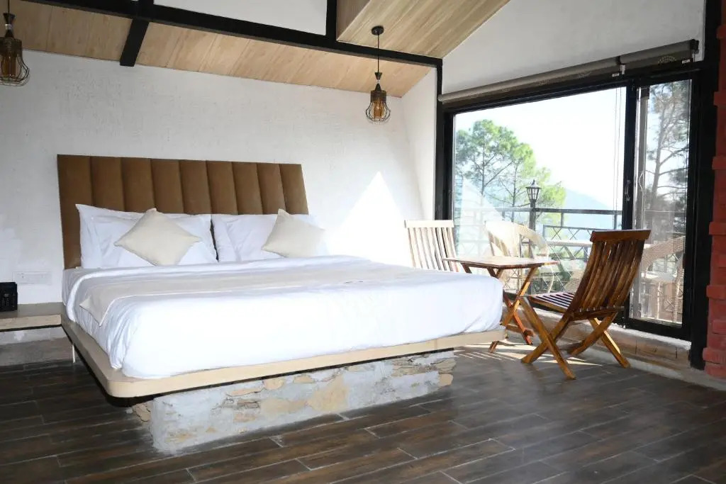 StayVista at tatvam-Mountain views & EV Station