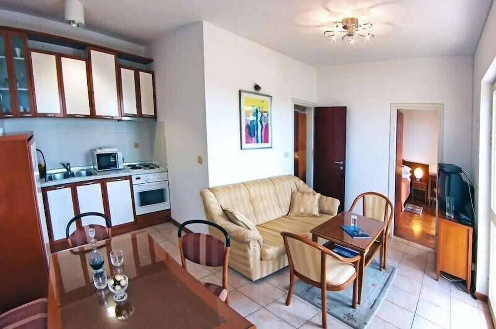 Sipa Apartments