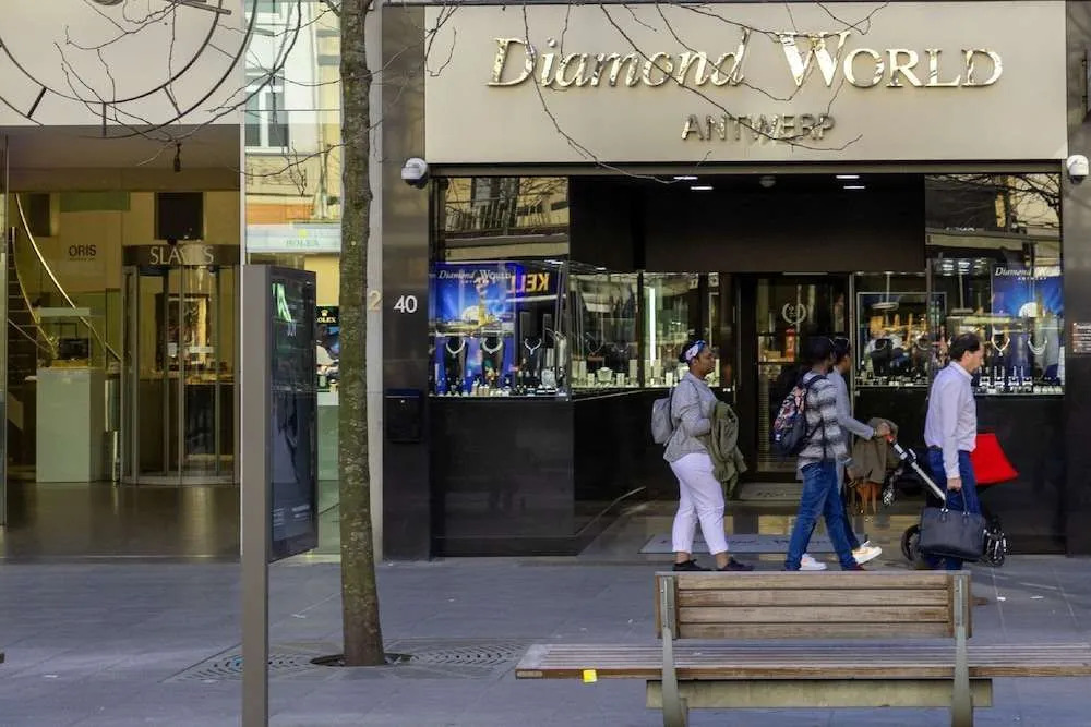 OneLuxStay near Diamond District