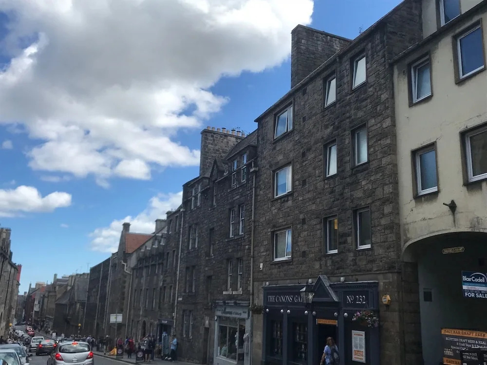 Crags View Apartment