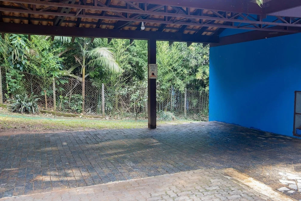 Casa ampla com piscina e churrasqueira