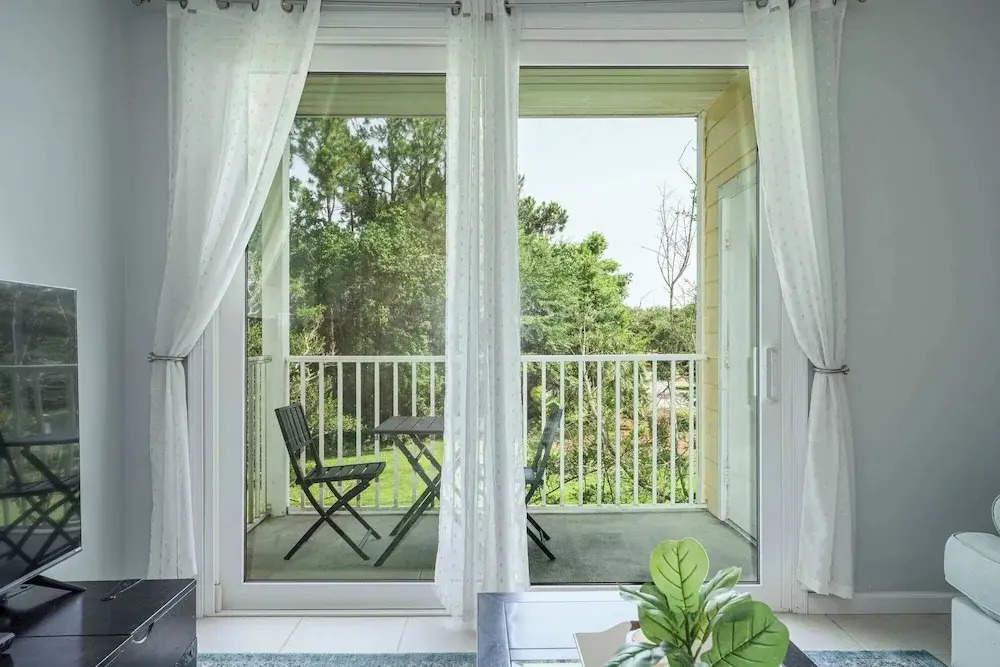 Sunshine & Whiskey Condo for 6 With Resort Amenities Near Grand Boulevard