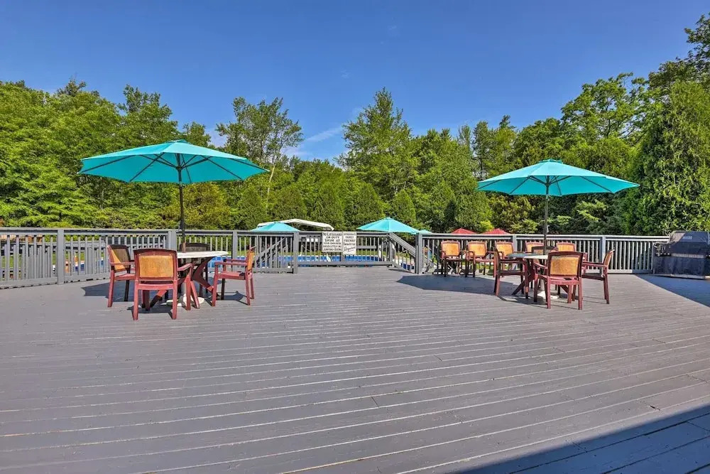 Harmony Ridge by Avantstay Fireplace, Large Deck & Forest Views