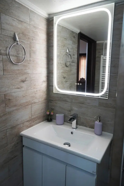 Athenian Petralona Suite
