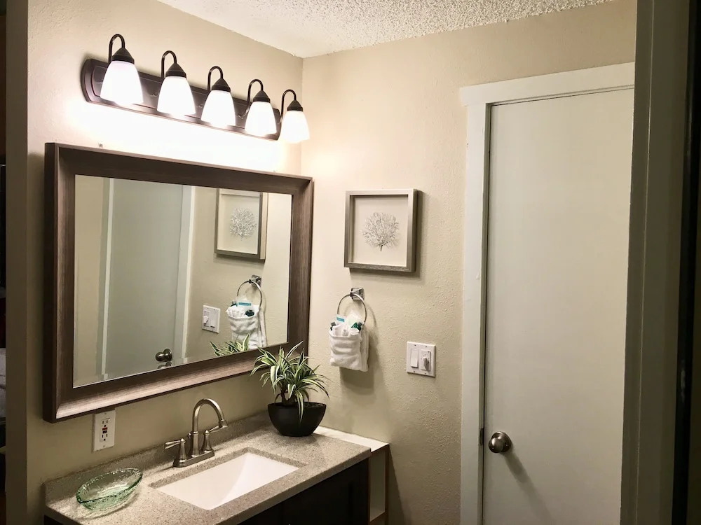 The Tradewinds Condo/Hotel