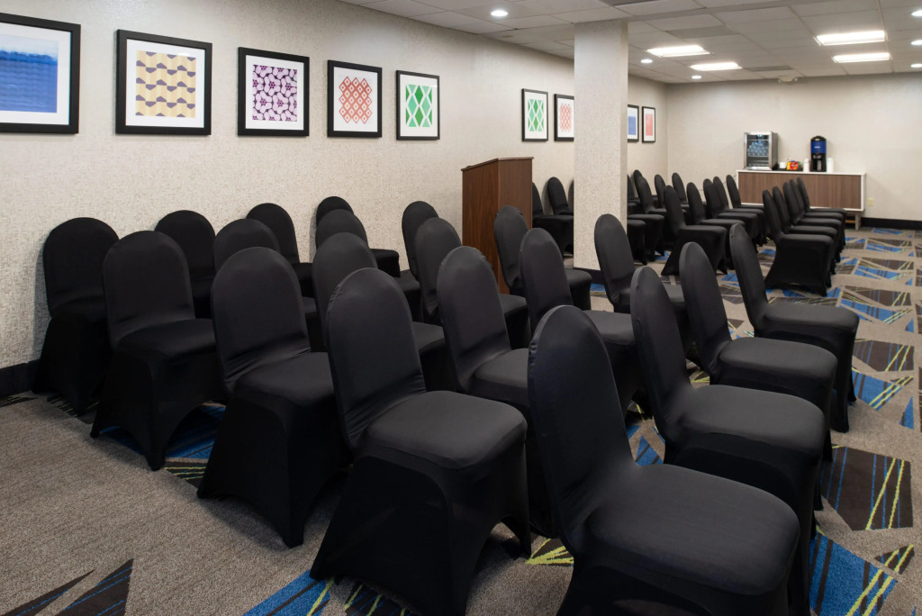 Holiday Inn Express & Suites Los Angeles Downtown West by IHG