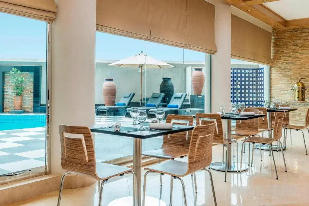 Отель Majestic Cove Hotel