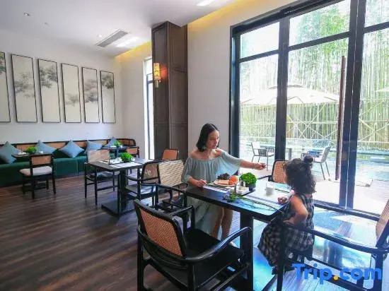 Yunshang Huaxi Holiday Hotel