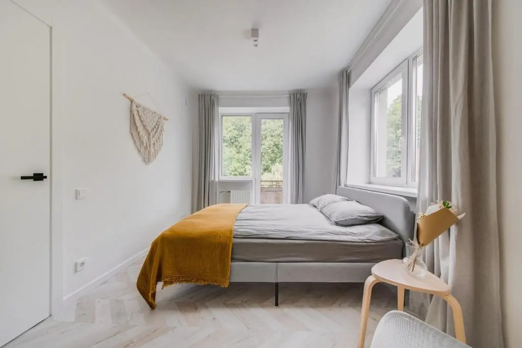 Central Apartment in Architectural Street