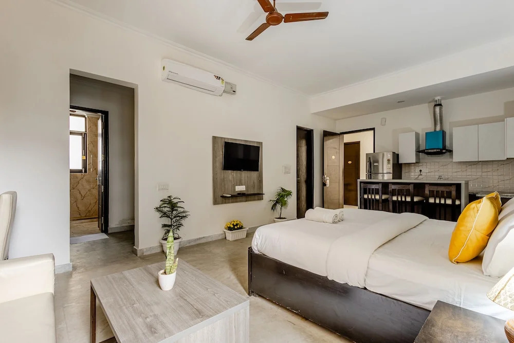 Lime Tree Hotel - Golf Course Road, Sector-43, Gurugram