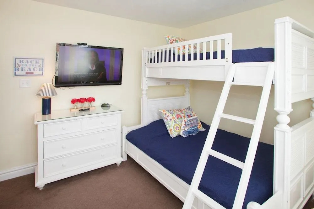 Royal Shell (formerly Lynnhaven Resort) - 10 Br Home