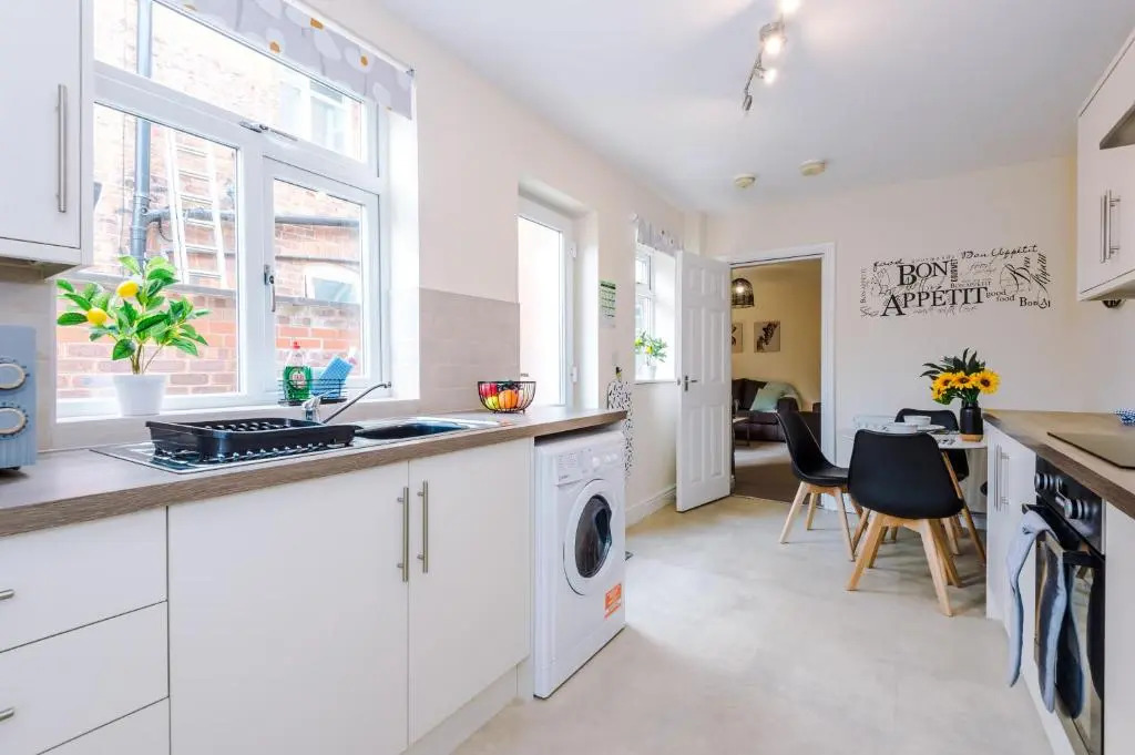 Modern apartment in Crewe by 53 Degrees Property, ideal for long-term Business & Contractors - Sleeps 4