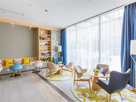CJIA Apartment Hotel (Shanghai Daning Zhongshan North Road Metro Station)
