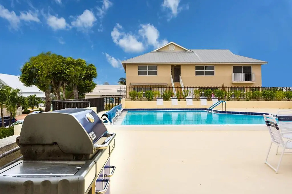 Island Beach Club 304, 2 Bedrooms, Pool, Elevator, WiFi, Sleeps 6, Bay view