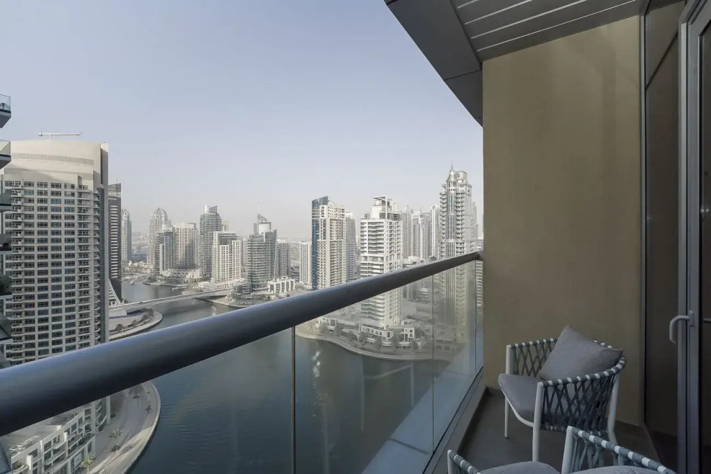 Views to the Marina floor 22 in Dubai Marina