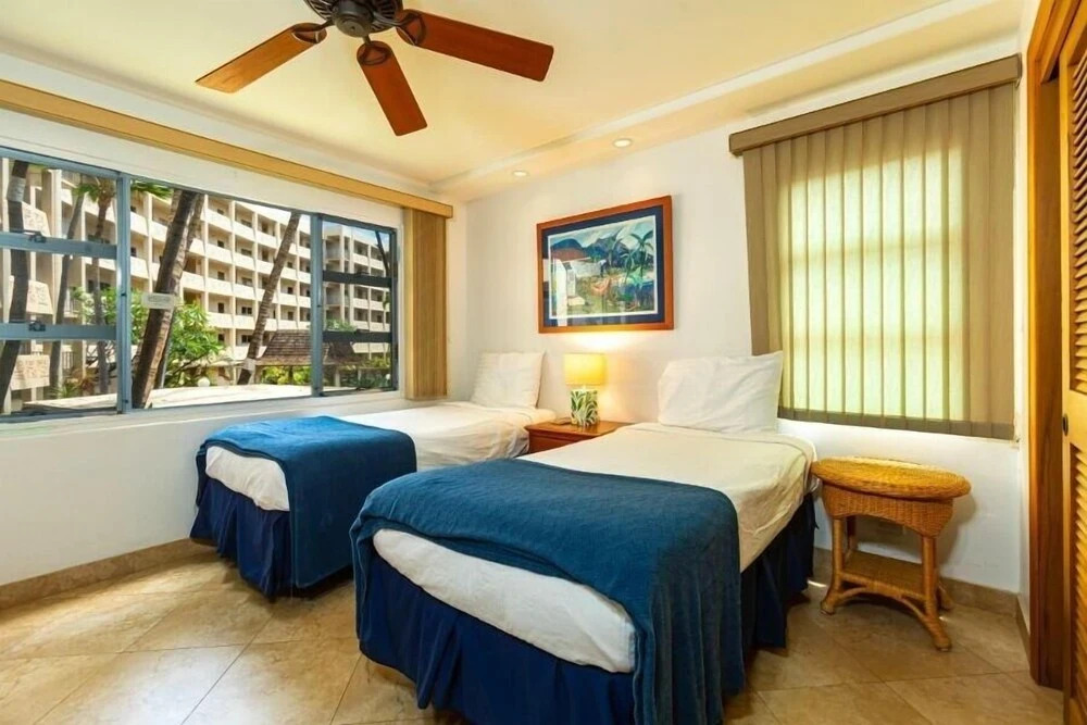 Royal Mauian #219 2 Bedroom Condo by RedAwning