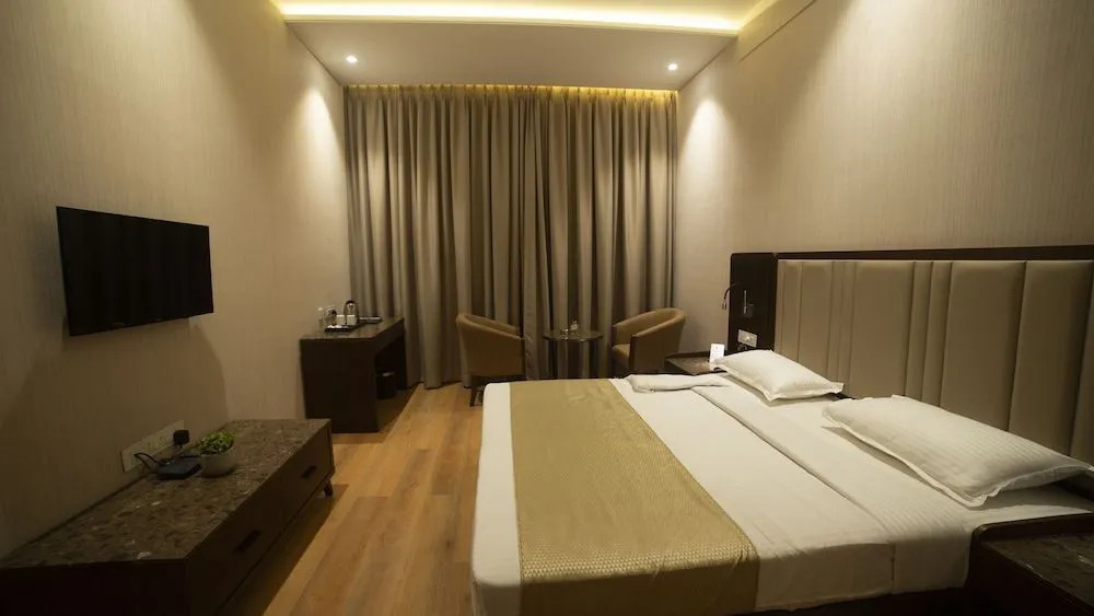 HOTEL RAJHANS ABHINANDAN