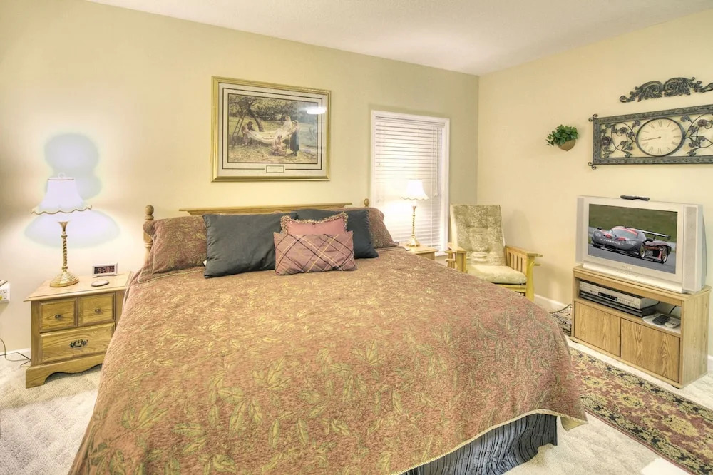 Colonial Crest 107 by Heritage Cabin Rentals