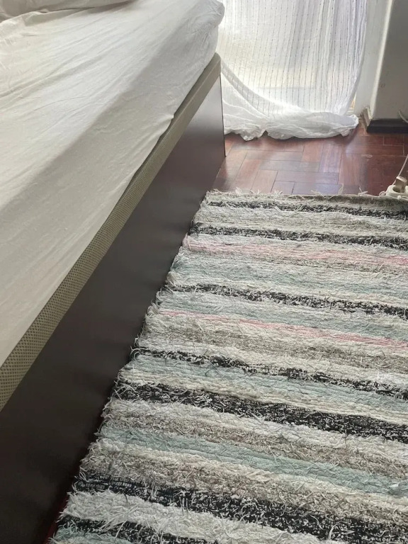 Room in Guest Room - Very Prime Location From Lisbon Airport