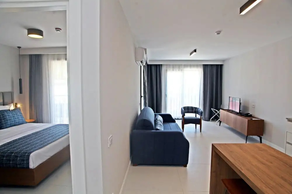 Queen Residence By Important Group Travel