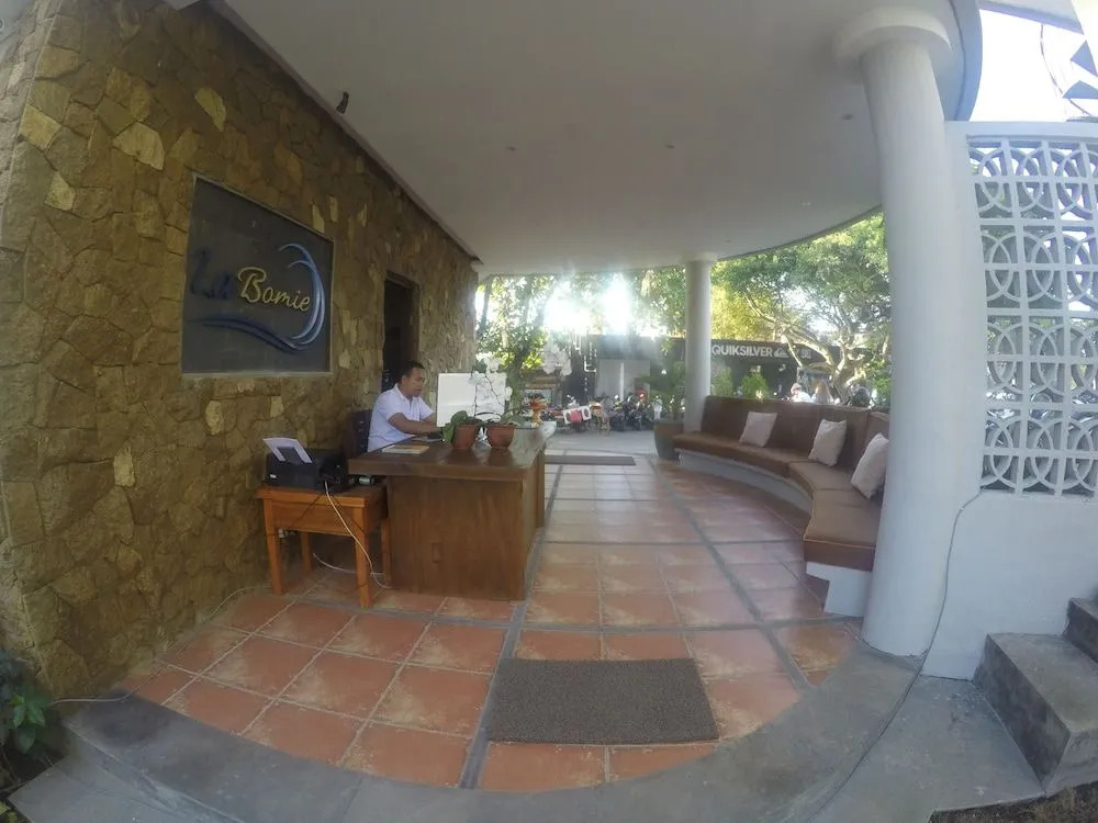 LaBomie Uluwatu