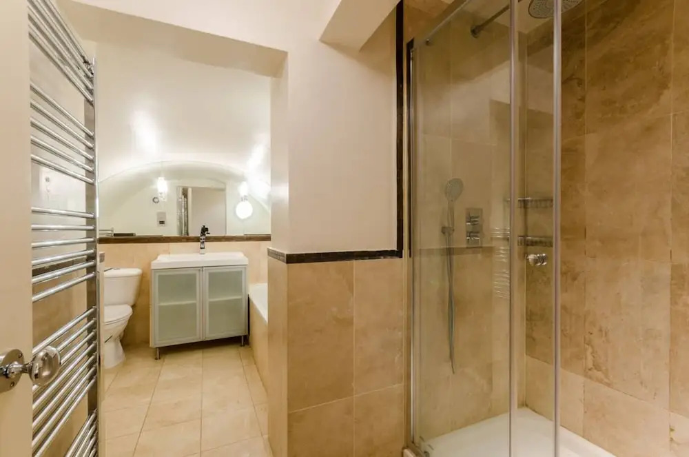 Delightful 2 Bed Garden Flat in Earl's Court
