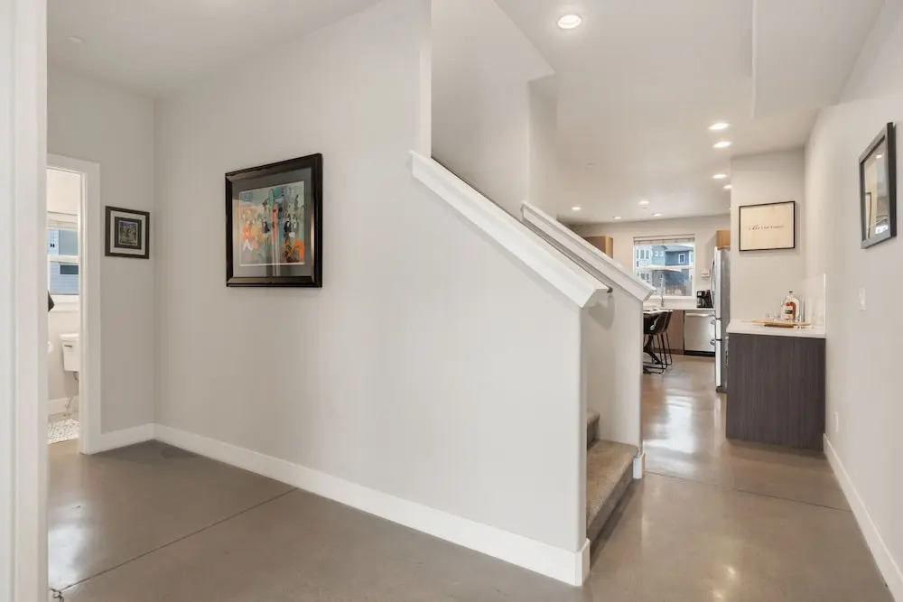 Elegant Oasis - Fireplaces, King Beds, Mtn Views!