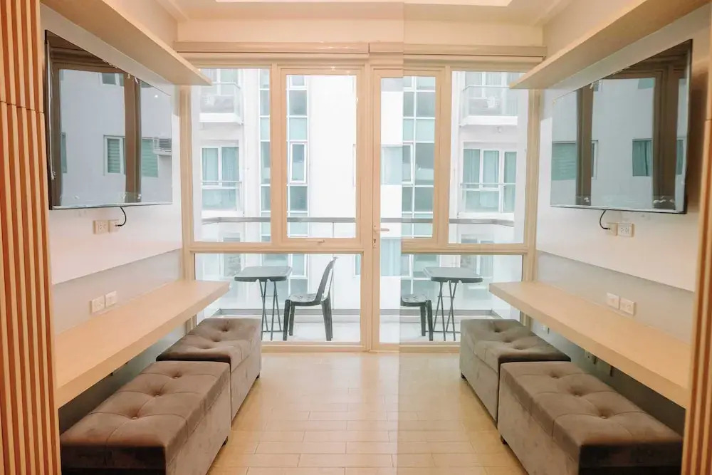 A Warm & Cozy City Studio